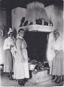 Rumbo Anna Olsson i mitten, Fryksås 1918 ( 253-1)
